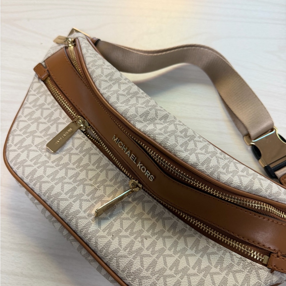 Michael Kors Cream & Brown Signature Crossbody Belt Bag